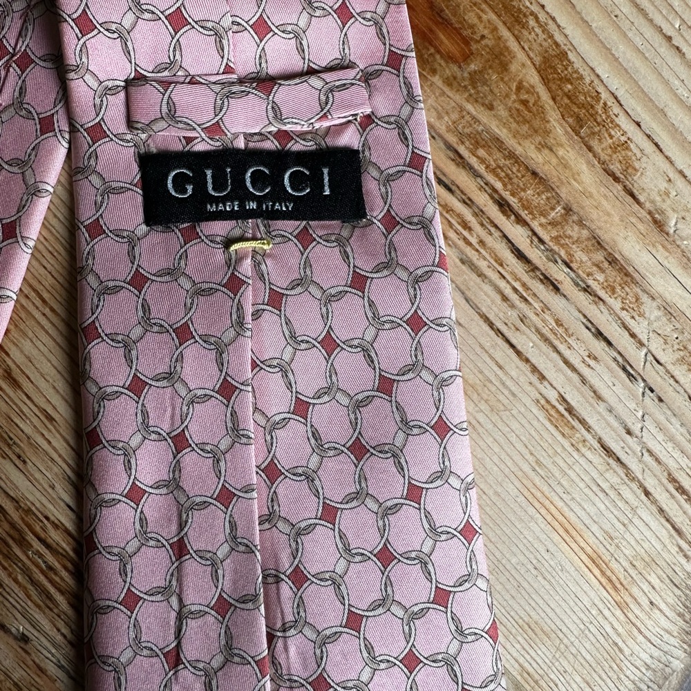 Gucci Pink Geometric Silk Tie